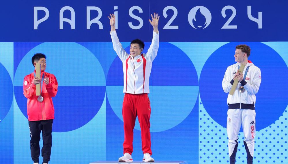 诺里斯与幸运符Amelia炸鸡店约会获F1冠军